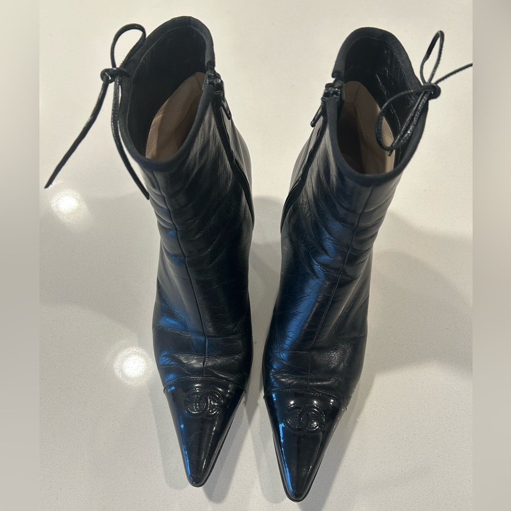 Chanel Black Leather Ankle Boots 0561